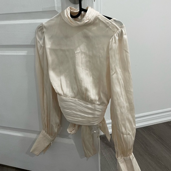 Mura Boutique long sleeve with open back - Picture 4 of 6